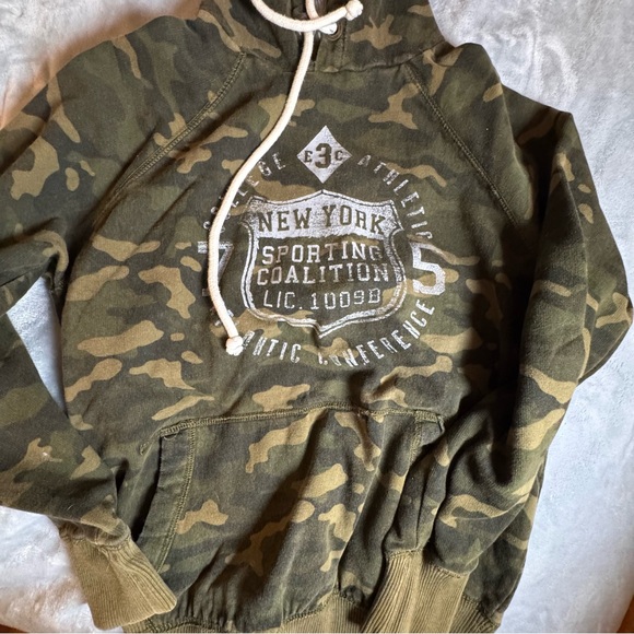 Camouflage Hoodie Sweater - Picture 1 of 4
